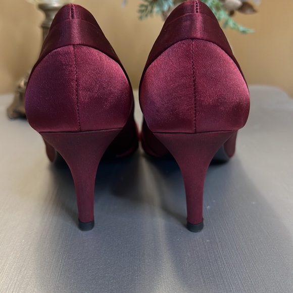 Mootsies Tootsies Burgundy Satin Pumps; sz. 8 - Picture 4 of 10